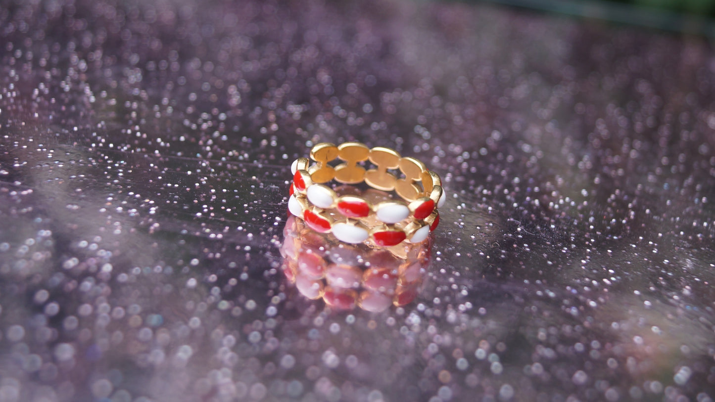 Red & White Chunky Pattern Gold Ring