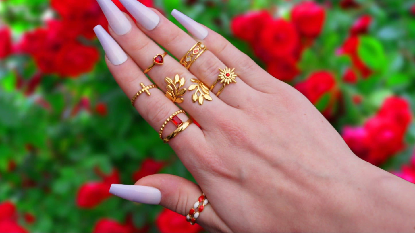 Red & White Chunky Pattern Gold Ring